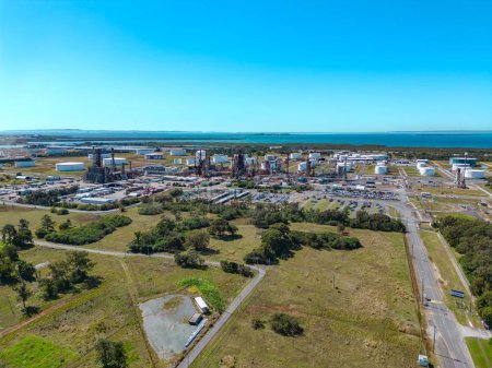 Téléchargez les photos : Vue aérienne de la raffinerie de pétrole de Brisbane, Australie. - en image libre de droit