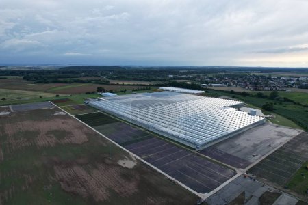 Téléchargez les photos : Vue aérienne des serres agricoles de Lysa nad Labem, République tchèque - en image libre de droit