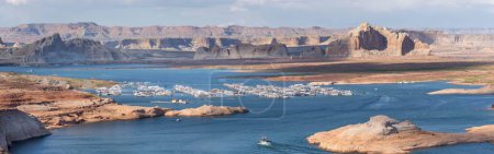 Téléchargez les photos : Une vue panoramique aérienne de la belle marina de Wahweap à Page, Arizona - en image libre de droit