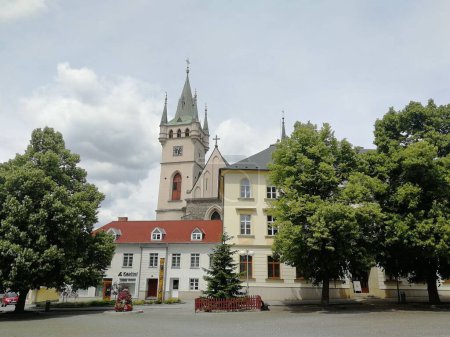 Foto de Un hermoso plano de la catedral de Humpolec ciudad histórica - Imagen libre de derechos