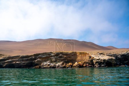Téléchargez les photos : Le Paracas Candelabra, un géoglyphe célèbre, sur la côte nord de la péninsule de Paracas. - en image libre de droit