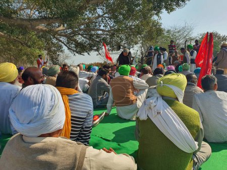 Téléchargez les photos : Les agriculteurs protestent contre le projet de loi adopté par le gouvernement BJP pendant la bande de Bharat en Inde - en image libre de droit