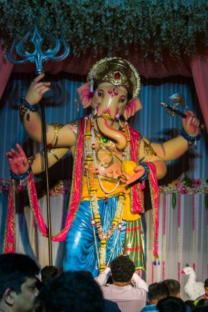 Foto de El ídolo del Señor Ganesha, siendo adorado en el festival hindú Ganesh Chaturthi en Mumbai, India - Imagen libre de derechos