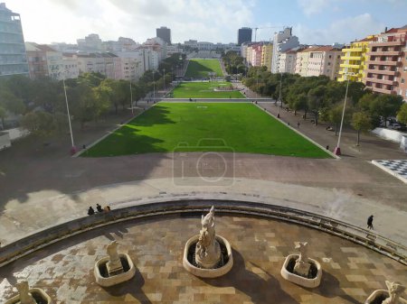 Téléchargez les photos : Un plan fascinant au-dessus de la fontaine lumineuse d'Alameda à Lisbonne, Portugal - en image libre de droit
