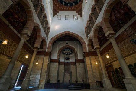 Téléchargez les photos : Vue en angle bas de l'intérieur du palais Beshtak au Caire, en Égypte - en image libre de droit