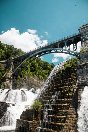 Téléchargez les photos : Un plan vertical du barrage de Croton Gorge. Cortlandt, New York, États-Unis. - en image libre de droit