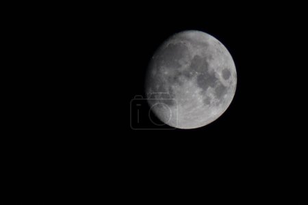 Foto de Un cielo nocturno con la luna - Imagen libre de derechos