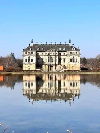 Téléchargez les photos : Un plan vertical du Palais d'été de Grosser Garten. Dresde, Allemagne. - en image libre de droit