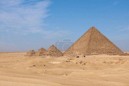 Téléchargez les photos : Une vue panoramique sur les pyramides égyptiennes - en image libre de droit