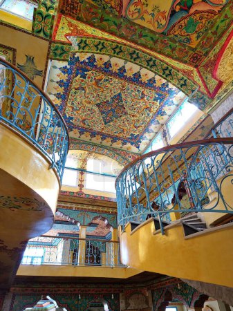 Téléchargez les photos : Un bel intérieur de bâtiment aux couleurs vives. Tunisie, Afrique du Nord. - en image libre de droit