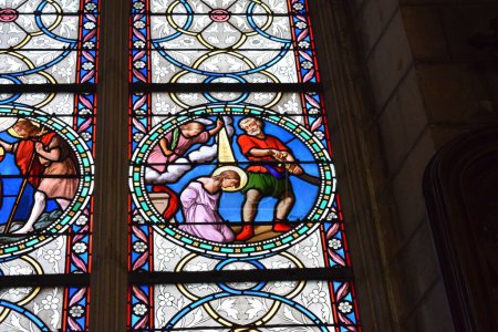 Foto de Un colorido mosaico de vidrio de Cristo dentro de una iglesia - Imagen libre de derechos
