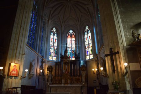 Téléchargez les photos : Une mosaïque de verre coloré du Christ à l'intérieur d'une église - en image libre de droit
