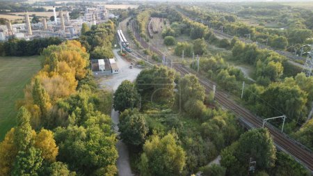 Téléchargez les photos : Vue aérienne d'un pont ferroviaire au-dessus du viaduc de Warrington - en image libre de droit