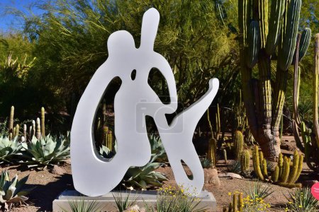 Téléchargez les photos : Phoenix, AZ États-Unis-17 novembre 2022 Des sculptures de l'artiste contemporain de renommée internationale Rotraut sont exposées au Phoenix, Desert Botanical - en image libre de droit