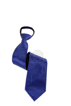 Foto de Una corbata modelo cremallera azul plegada aislada sobre fondo blanco - Imagen libre de derechos