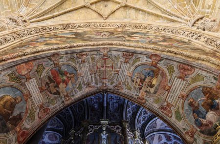 Téléchargez les photos : Plafond dans le château Templier Tomar Portugal. Important pour l'histoire des Templiers. - en image libre de droit