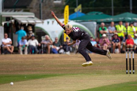 Foto de El jugador de cricket Jack Harding de Somerset en un partido contra Devon CCC en Bovey Tracey - Imagen libre de derechos