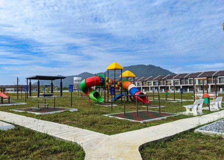 Foto de Un parque infantil ubicado en una zona residencial en Malasia - Imagen libre de derechos