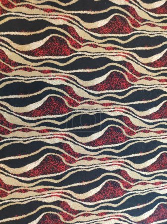 Foto de El hermoso patrón ondulado rojo y negro de la alfombra - Imagen libre de derechos