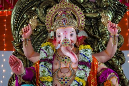 Téléchargez les photos : Un gros plan d'une statue de Ganesha pendant le festival indien Ganesh Chaturthi à Mumbai, Inde - en image libre de droit