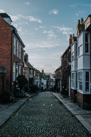 Foto de Un plano vertical de una calle empedrada en Rye, Reino Unido. - Imagen libre de derechos