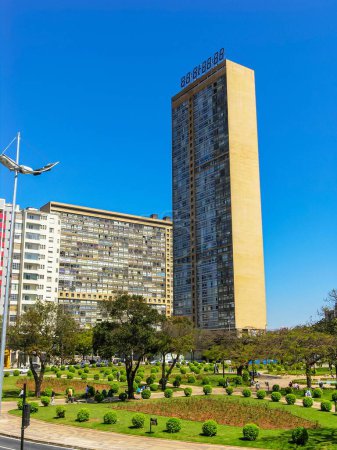 Foto de Un plano vertical del edificio JK en la plaza Raúl Soares en la ciudad de Belo Horizonte, Brasil - Imagen libre de derechos