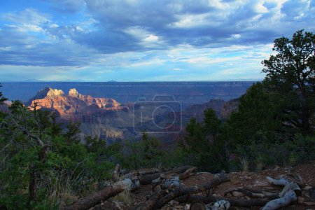 Foto de Las hermosas formaciones geológicas del Parque Nacional del Gran Cañón. North Rim, Arizona, Estados Unidos. - Imagen libre de derechos
