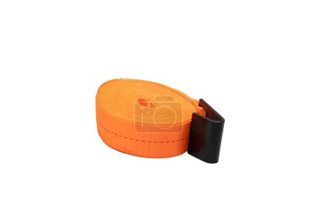 Téléchargez les photos : Un rouleau de sangle de remorquage orange pour la livraison de meubles isolés sur le fond blanc - en image libre de droit