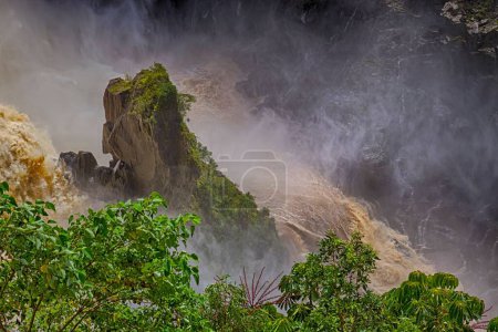 Téléchargez les photos : Vue imprenable sur Barron Falls dans le Queensland, Australie - en image libre de droit