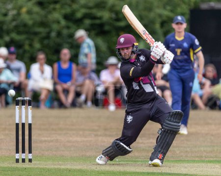Foto de El jugador de cricket James Hildreth de Somerset CCC en un partido contra Devon CCC en Bovey Trace - Imagen libre de derechos