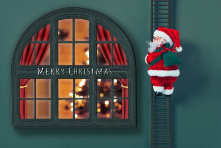 Téléchargez les photos : Un rendu 3D du Père Noël sur une échelle avec un sac livrant les cadeaux du Nouvel An près de la fenêtre, le concept d'une nouvelle année - en image libre de droit