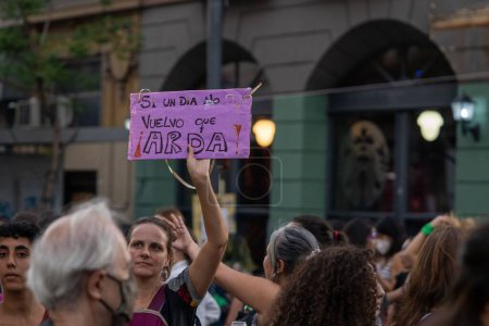 Téléchargez les photos : Une affiche si un jour je ne reviens pas qu'elle brûle : mouvements sociaux et coalitions multipartites. Ciudad Autonoma De Buenos Aires - en image libre de droit