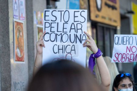Téléchargez les photos : C'est piquer comme une affiche de fille : Mouvements sociaux et coalitions multipartites. Ciudad Autonoma De Buenos Aires - en image libre de droit