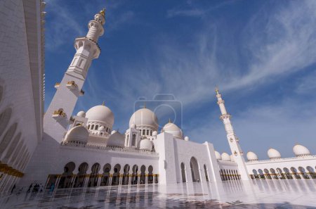 Foto de La Gran Mezquita Sheikh Zayed en Abu Dhabi, Emiratos Árabes Unidos - Imagen libre de derechos