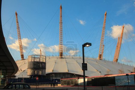 Téléchargez les photos : Vue aérienne du bâtiment Millennium Way Dome à Londres, Angleterre - en image libre de droit