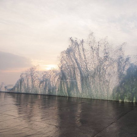 Téléchargez les photos : Les vagues de la mer éclaboussant le rivage au coucher du soleil avec un ciel nuageux en arrière-plan - en image libre de droit