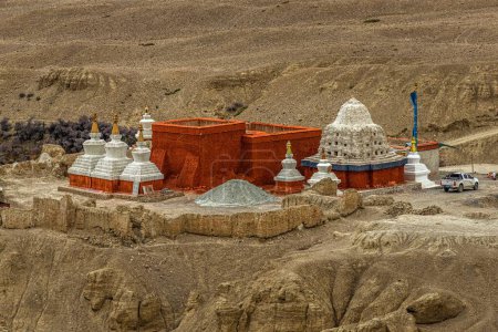 Téléchargez les photos : Les ruines du royaume historique de Guge avec des bâtiments anciens dans le pays de Zada, Tibet - en image libre de droit