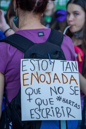 Téléchargez les photos : Une affiche Je suis tellement en colère que je ne sais pas quoi écrire : Mouvements sociaux et Coalitions multipartites. Ciudad Autonoma De Buenos Aires - en image libre de droit