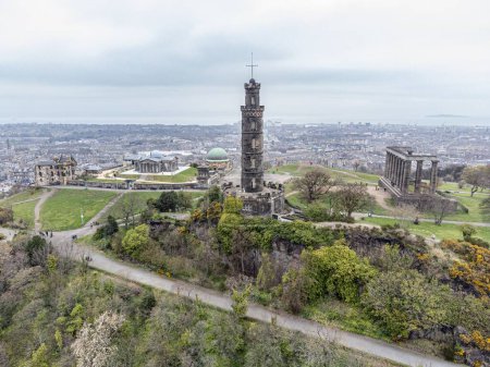 Téléchargez les photos : Une vue aérienne de l'ancienne colline Calton à Édimbourg - en image libre de droit