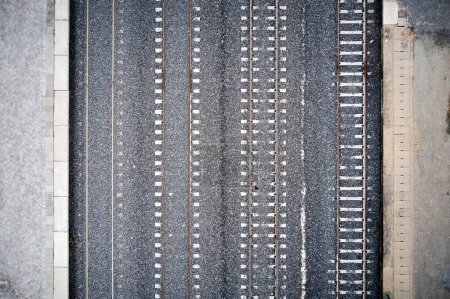 Foto de Una toma aérea de una vía de tren en Ghana - Imagen libre de derechos