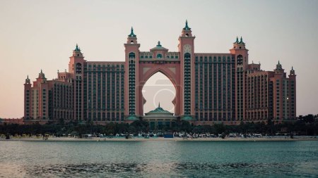 Téléchargez les photos : Un magnifique cliché de l'hôtel Atlantis au coucher du soleil à Dubaï, Émirats arabes unis - en image libre de droit