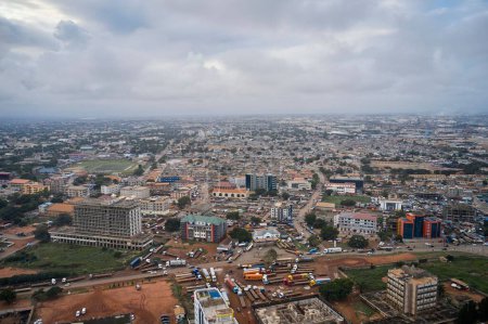 Foto de Vista de pájaro de un paisaje urbano en Ghana - Imagen libre de derechos