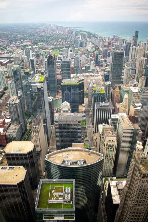 Téléchargez les photos : Un plan vertical du sommet de Chicago au sommet de la tour willis - en image libre de droit