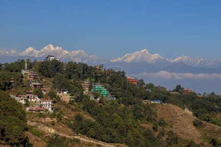 Téléchargez les photos : Les montagnes de l'Himalaya en arrière-plan de Nagarkot - en image libre de droit