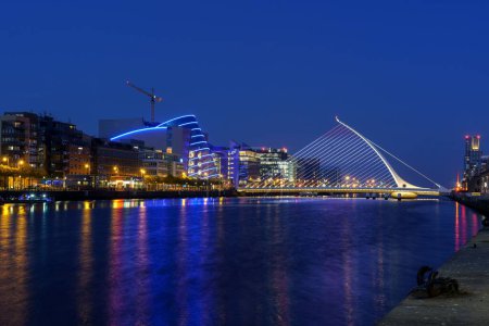 Téléchargez les photos : Blue Hour à Dublin - Irlande - en image libre de droit