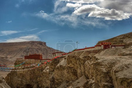 Téléchargez les photos : Vue sur les ruines de Piyang Dongga dans le comté de Zanda, préfecture de Ngari, Tibet, Chine. - en image libre de droit
