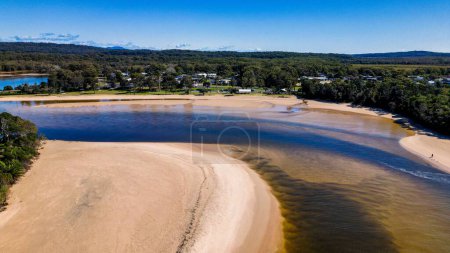 Foto de Una hermosa playa de arena del lago Cathie, NSW, Australia - Imagen libre de derechos