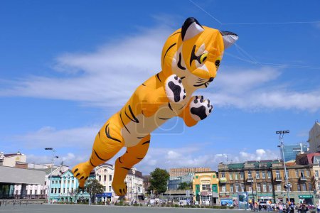 Foto de Un primer plano de una estatua de tigre en Vladivostok, Rusia - Imagen libre de derechos