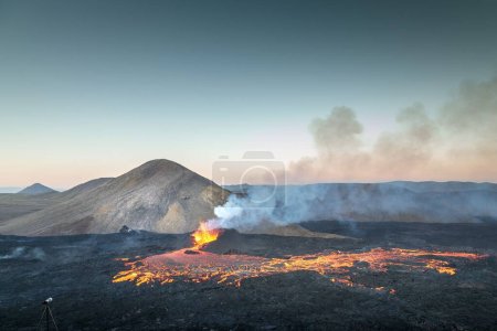 Ein malerischer Blick auf den Vulkan Fagradalsfjall auf der Halbinsel Reykjanes, Reykjavik, Island