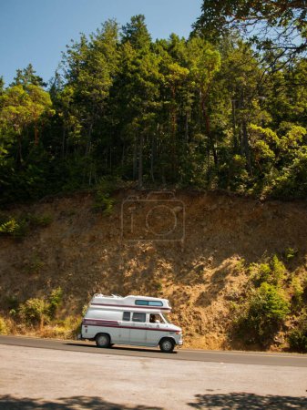 Téléchargez les photos : Un camping-car sur la route à Seattle aux États-Unis - en image libre de droit